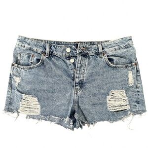 H&M Women’s Light Blue Distressed Jean Shortie Shorts Size Medium
